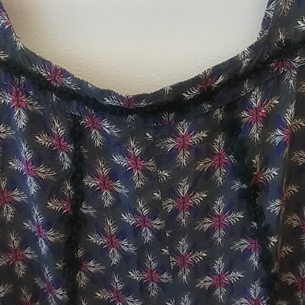 Floral Sleeveless Romper Size M - Picture 8 of 8